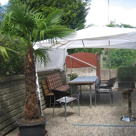 Grosse In Mit Grill Und Garten